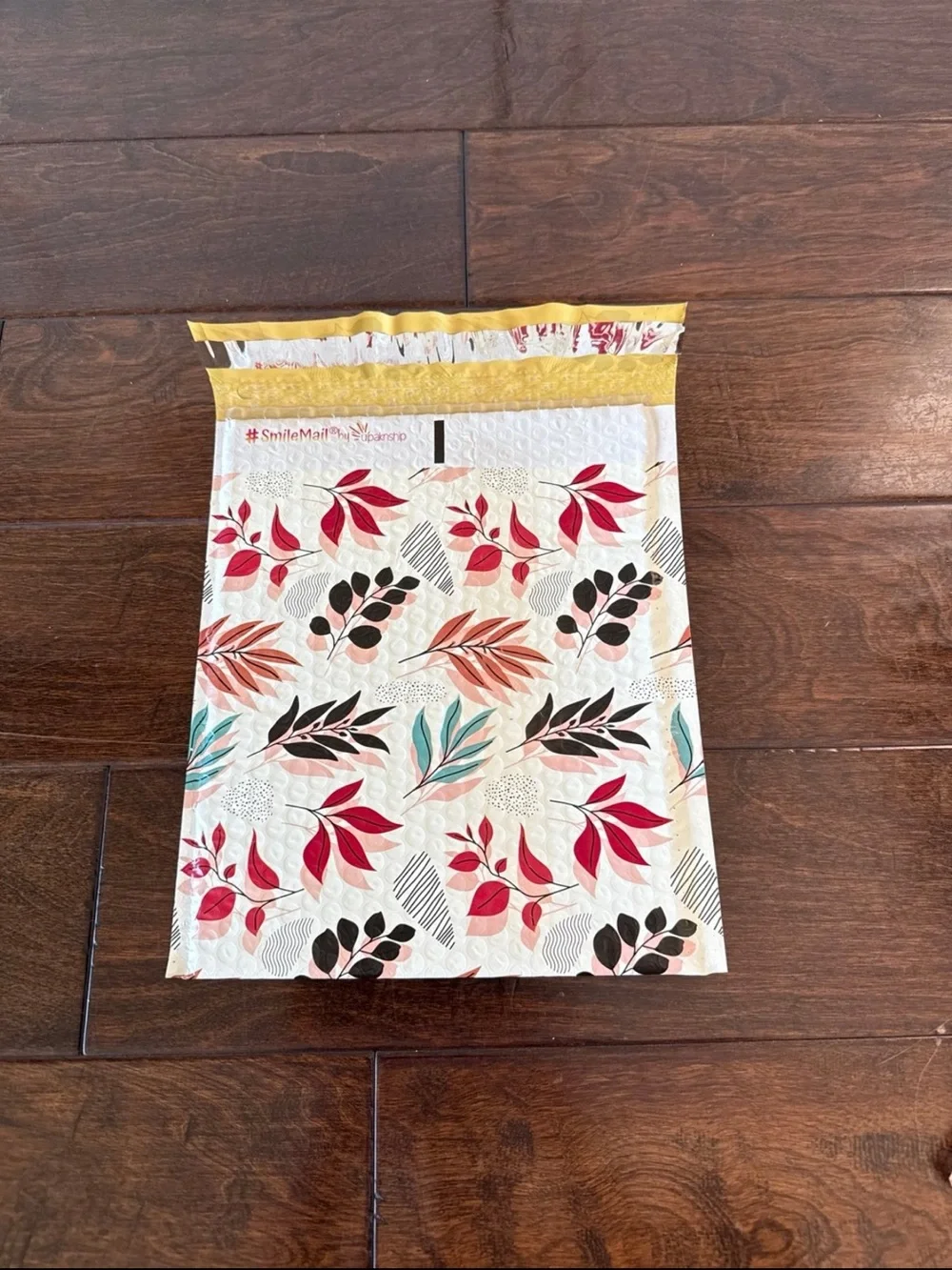 20 Pack - 8.5x12” XL Beautiful Fall Leaves 🍁 Bubble Mailers
